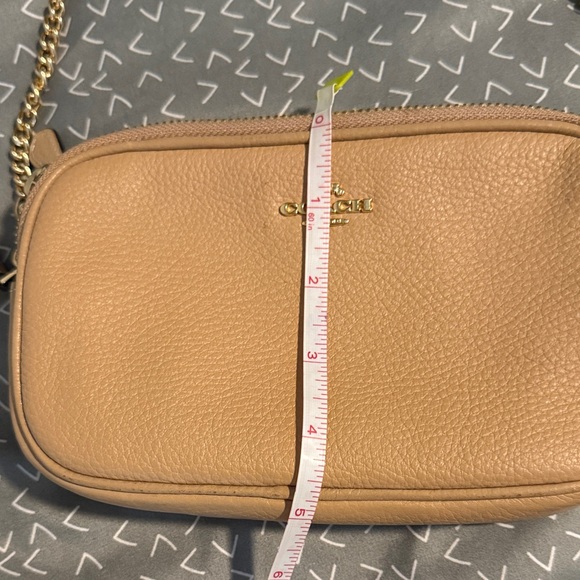 Coach Beige Crossbody Bag with Gold Chain - Picture 3 of 7